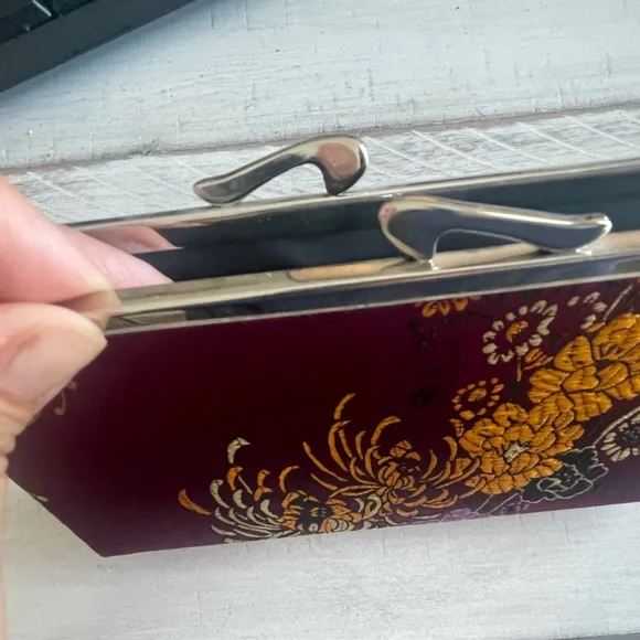 Clutch  -small - Picture 3 of 3